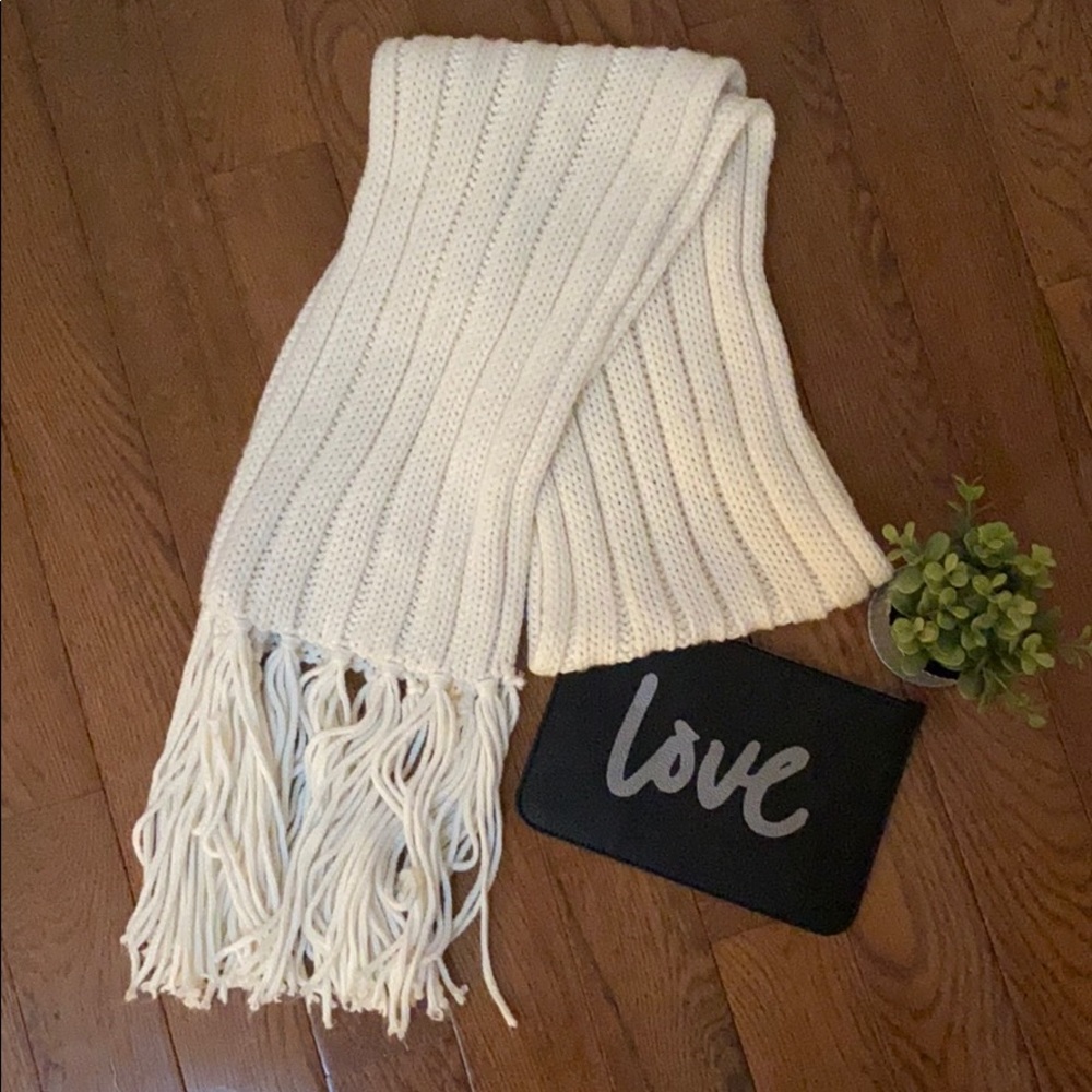 Loft Fringe Knit Scarf 💗 Ivory